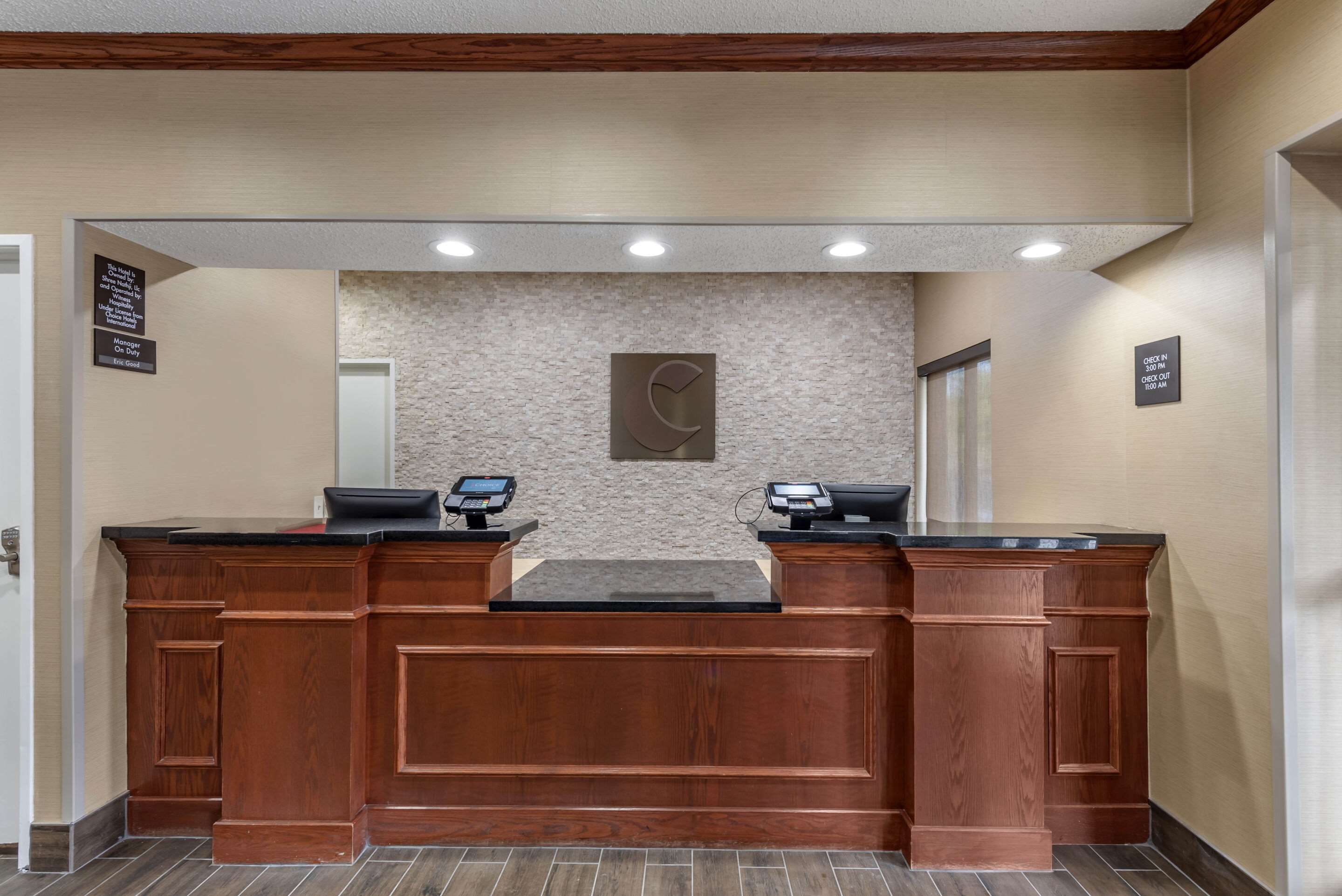 Front desk with friendly staff | Comfort Inn & Suites Middletown - Franklin