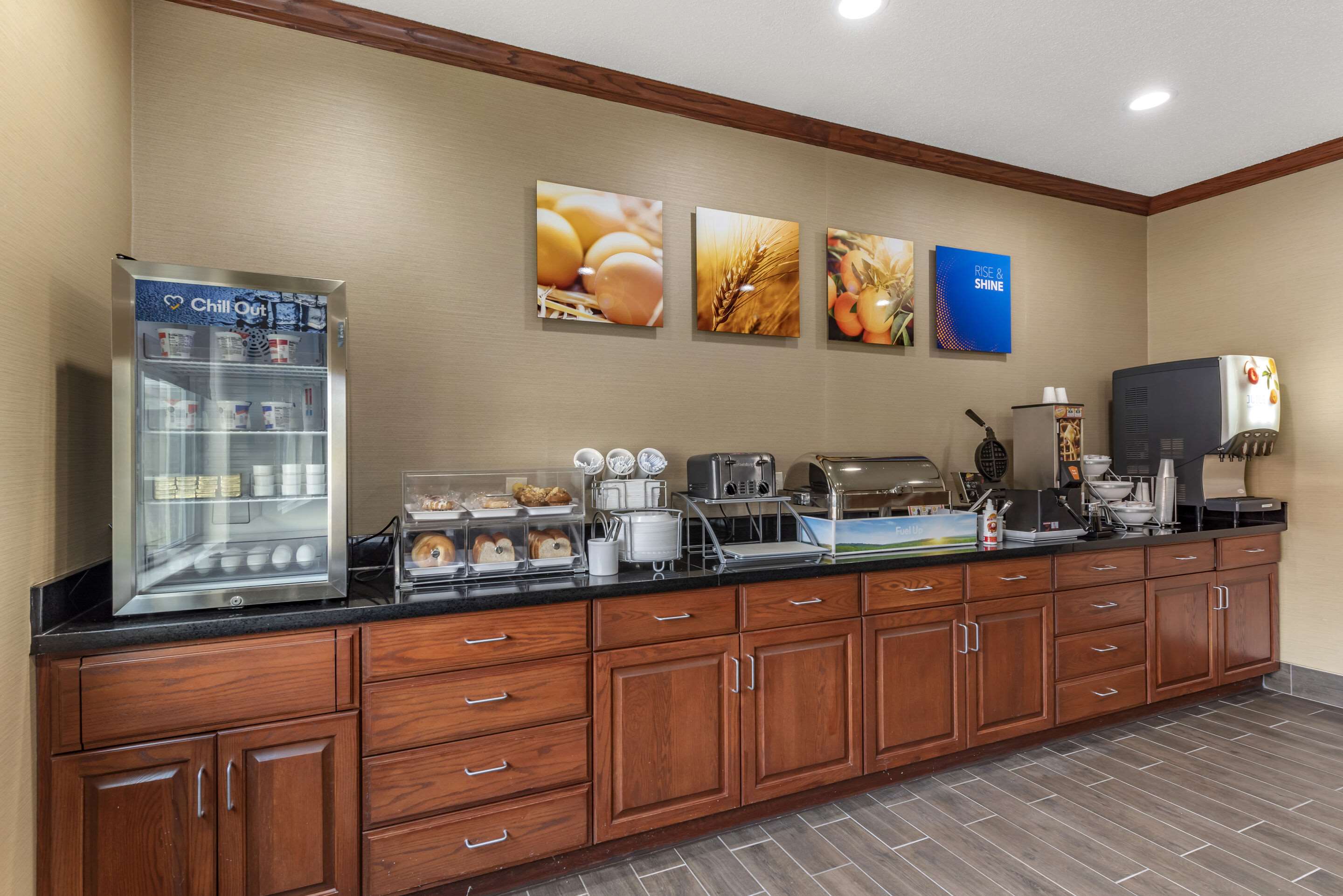 Breakfast counter | Comfort Inn & Suites Middletown - Franklin