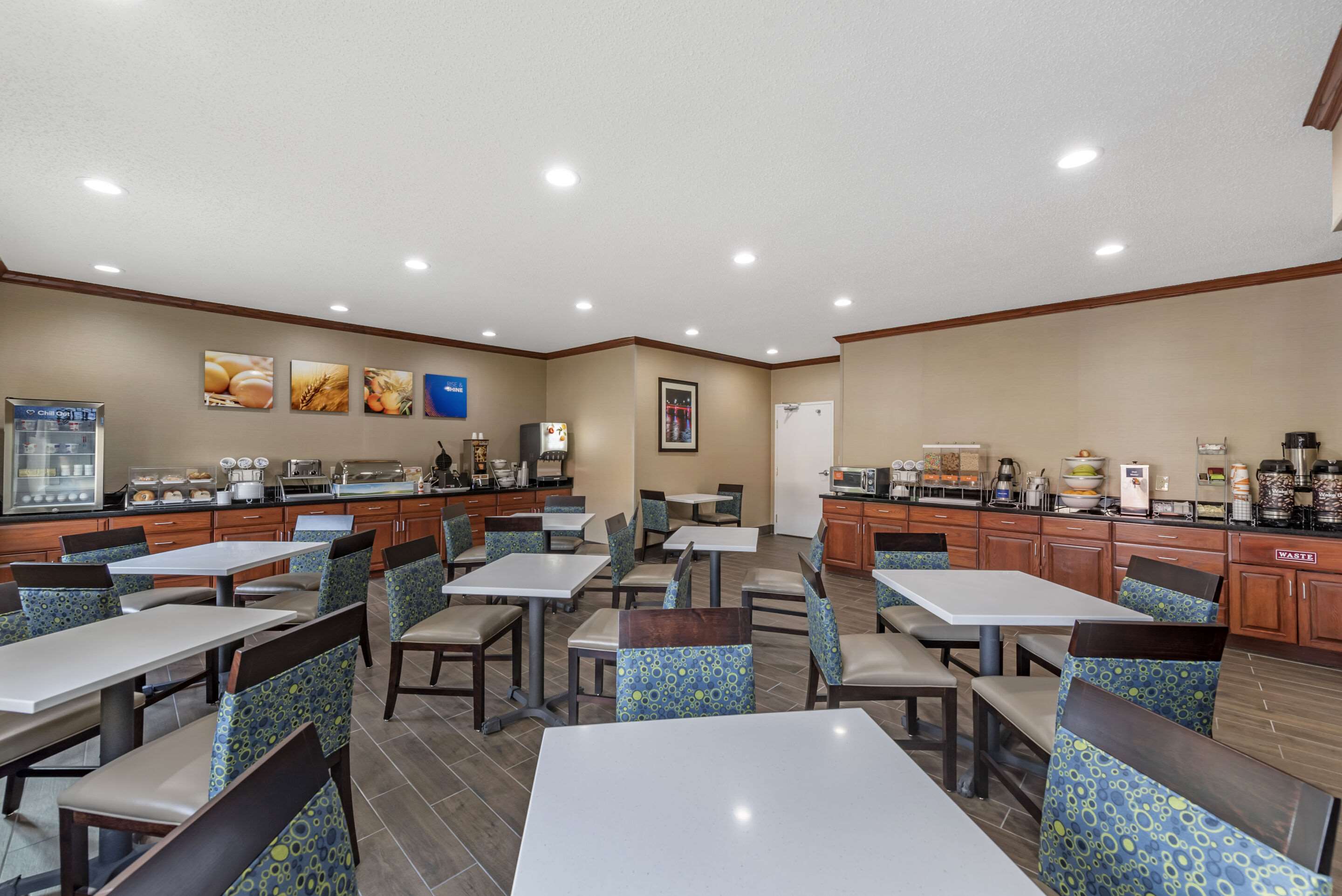 Spacious breakfast area | Comfort Inn & Suites Middletown - Franklin