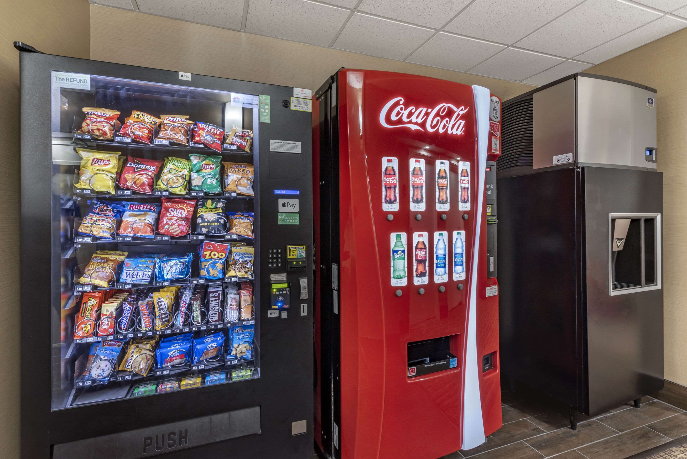 Hotel vending area | Comfort Inn & Suites Middletown - Franklin