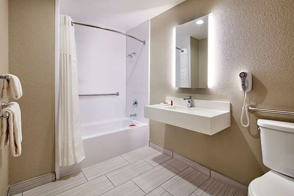  - SureStay Hotel by Best Western Pacific Beach San Diego - I-5, Exits 23 & 23A