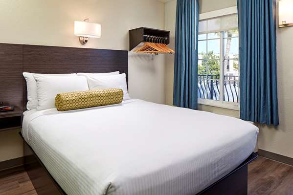 - SureStay Hotel by Best Western Pacific Beach San Diego - I-5, Exits 23 & 23A
