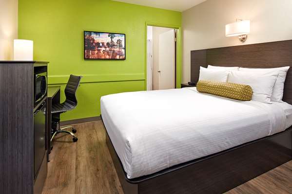  - SureStay Hotel by Best Western Pacific Beach San Diego - I-5, Exits 23 & 23A