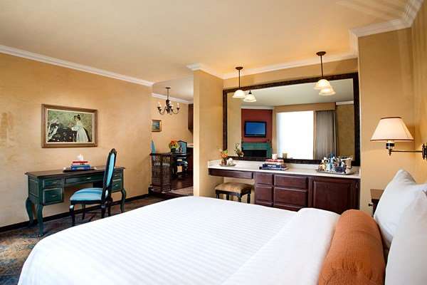 Bar - Petit Ermitage Hotel West Hollywood