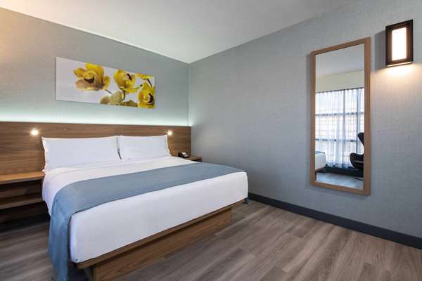  - Wingate by Wyndham Hotel Long Island City
