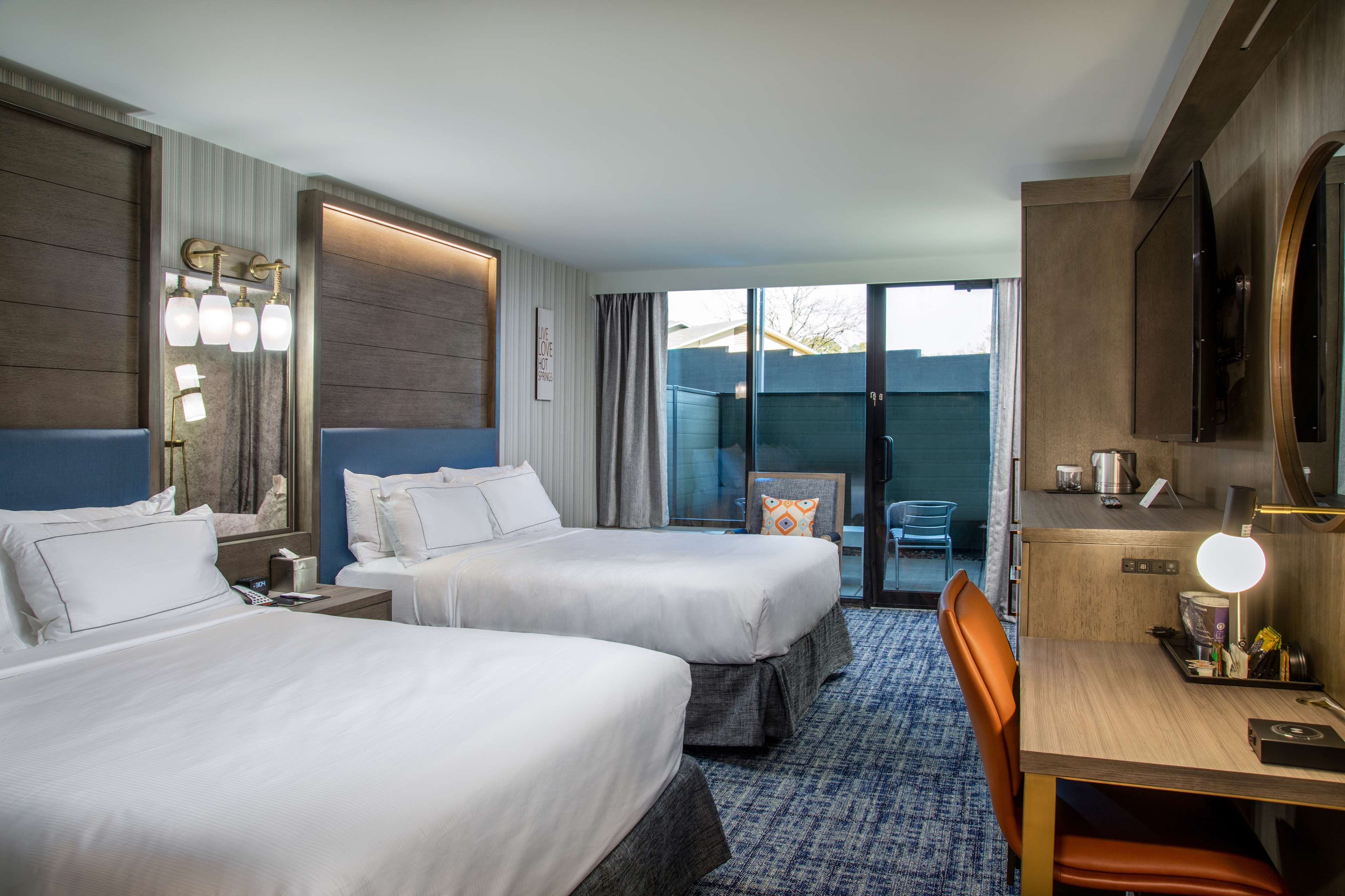 DoubleTree by Hilton Hot Springs Room Type - 2 QUEEN GROUND FLR PATIO