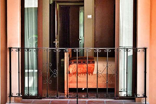 1 King Bed, Non-Smoking