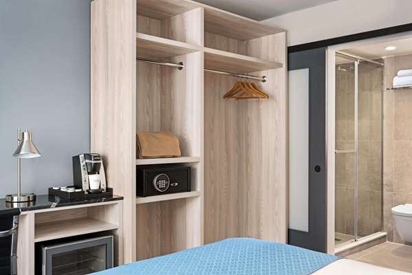  - Wingate by Wyndham Hotel Midtown South New York