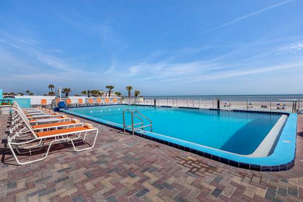Pool - Comfort Inn Daytona Beach