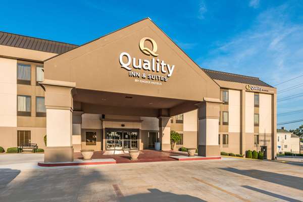 Exterior view - Quality Inn & Suites Quincy