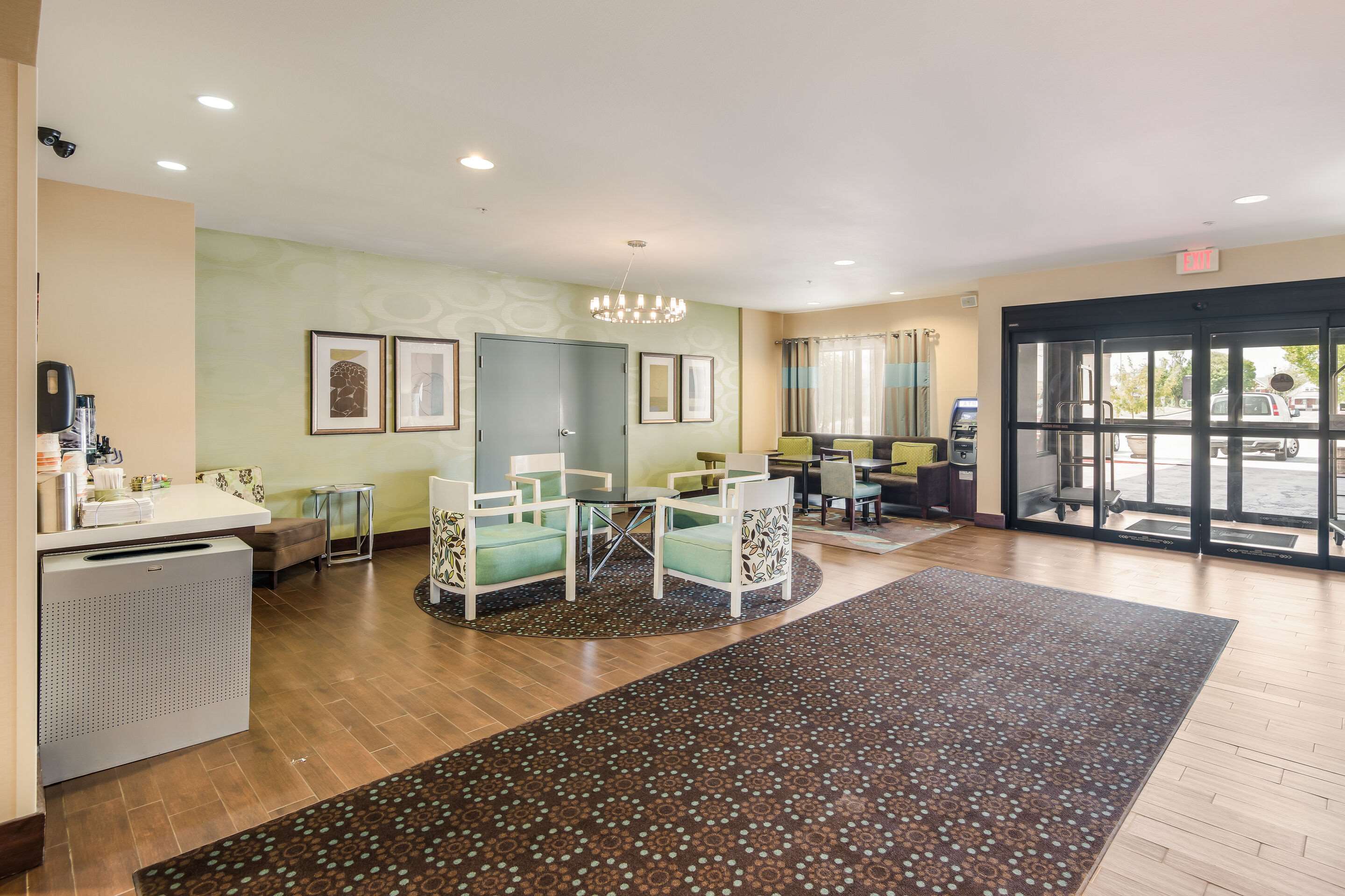 Lobby | Quality Inn & Suites Quincy - Downtown