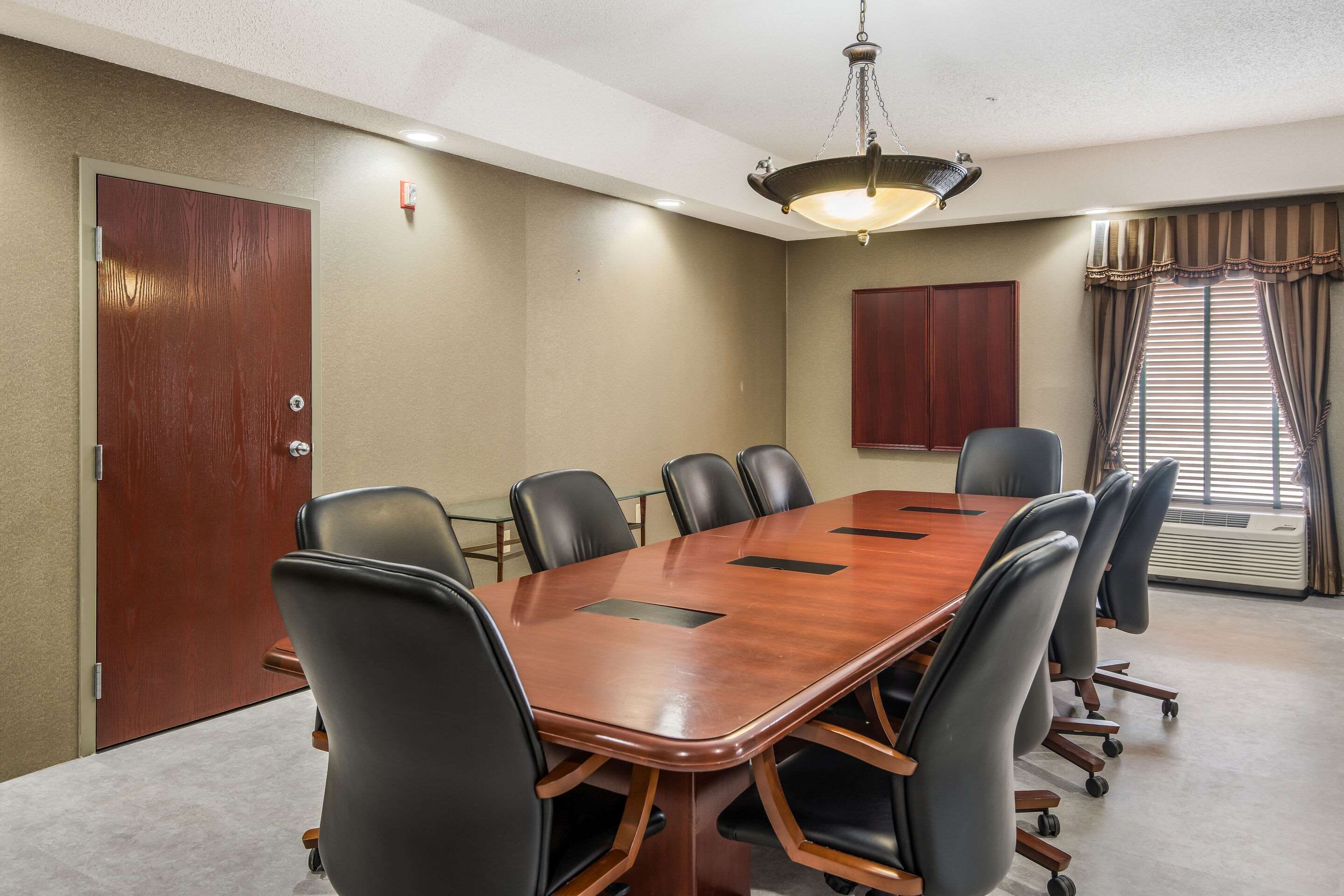 Business center | Quality Inn & Suites Quincy - Downtown