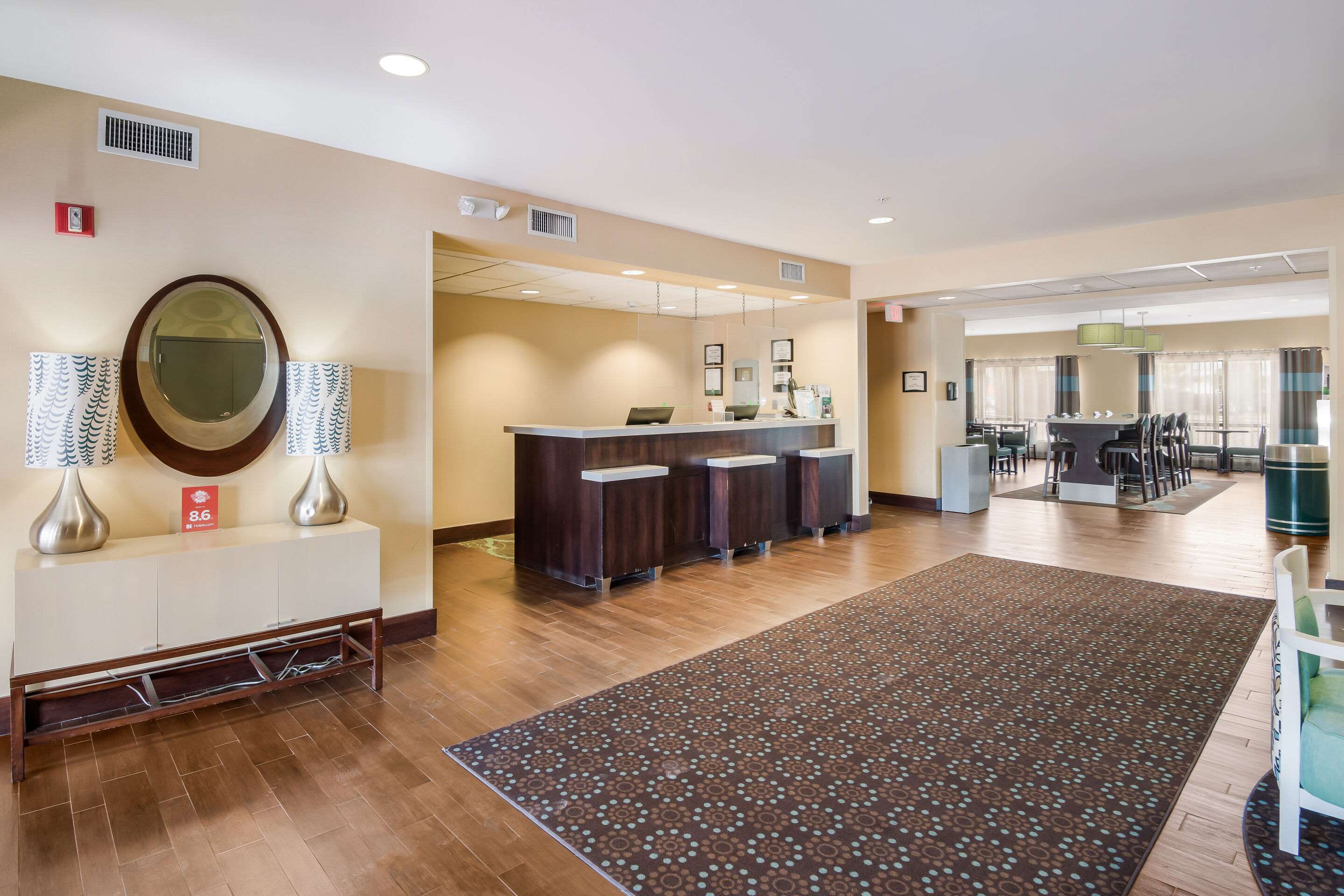 Lobby | Quality Inn & Suites Quincy - Downtown