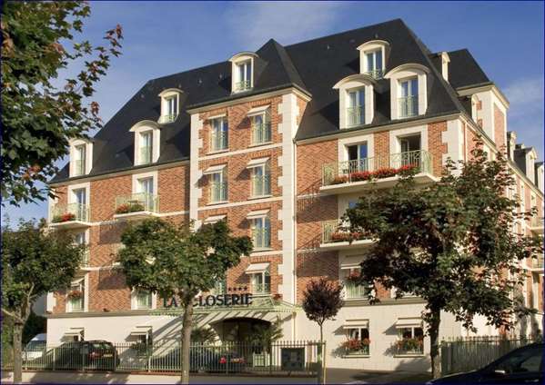 On-Site,Outdoor/Exterior,Exterior View of Building