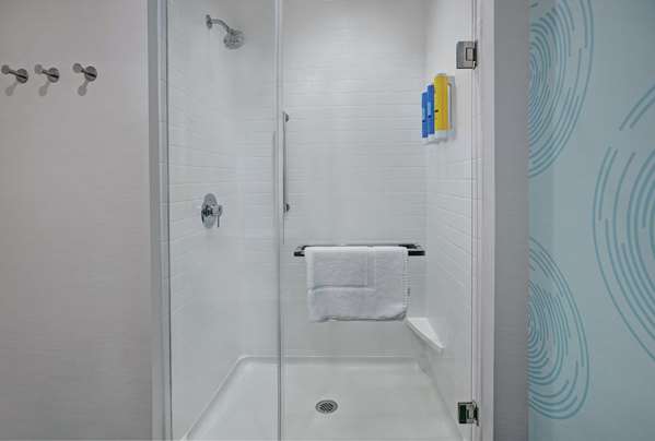  - Tru by Hilton Hotel Airport Austin