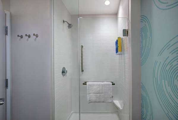  - Tru by Hilton Hotel Airport Austin