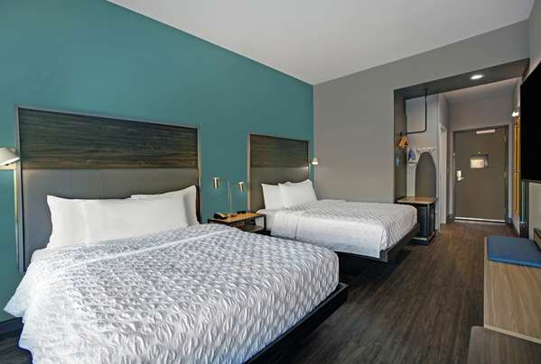  - Tru by Hilton Hotel Airport Austin