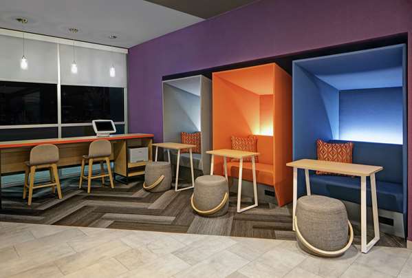  - Tru by Hilton Hotel Airport Austin