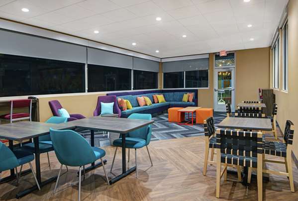  - Tru by Hilton Hotel Airport Austin