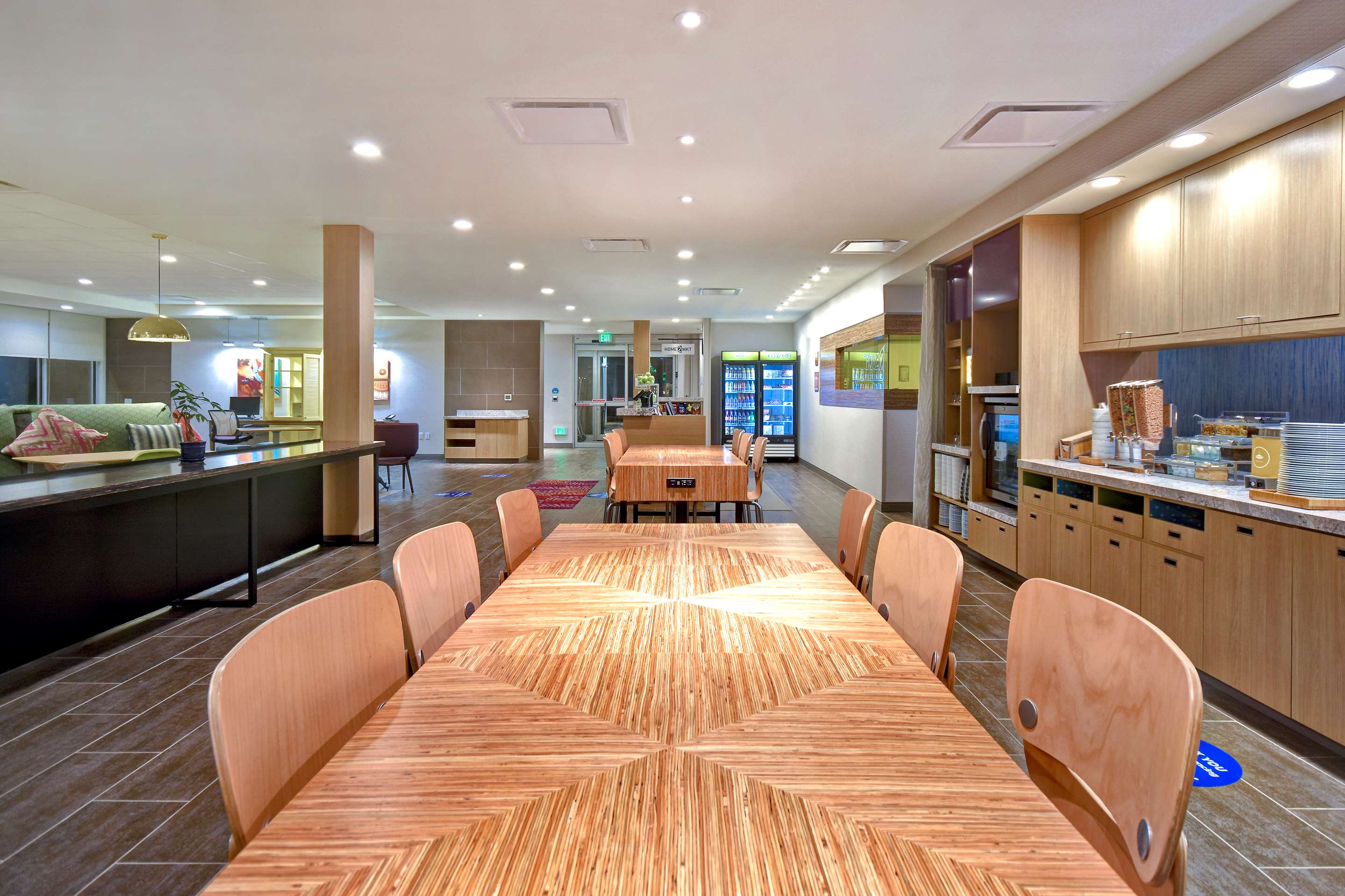 Breakfast Area | Home2 Suites Eau Claire South, Wi