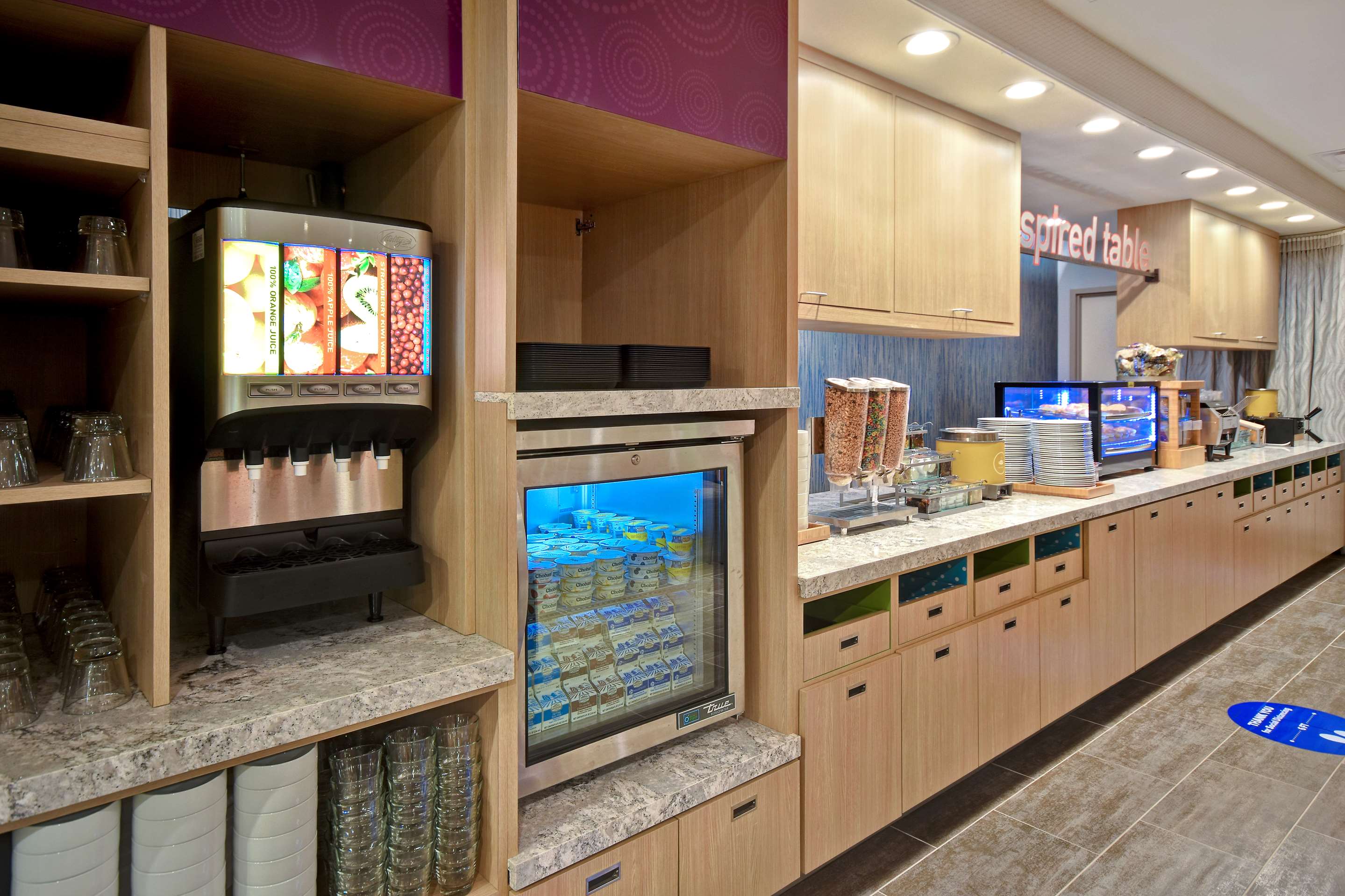 Breakfast Area | Home2 Suites Eau Claire South, Wi