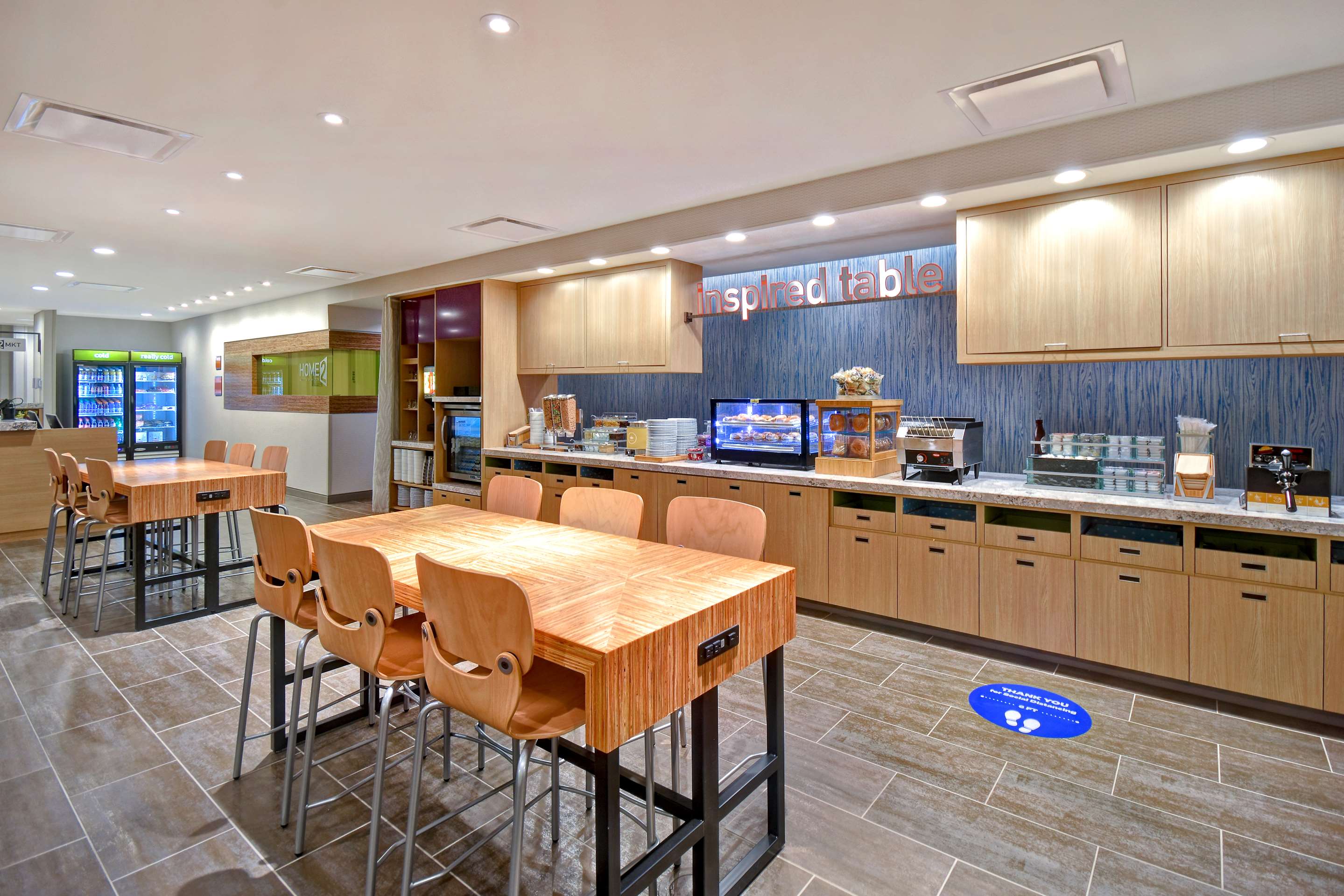 Breakfast Area | Home2 Suites Eau Claire South, Wi