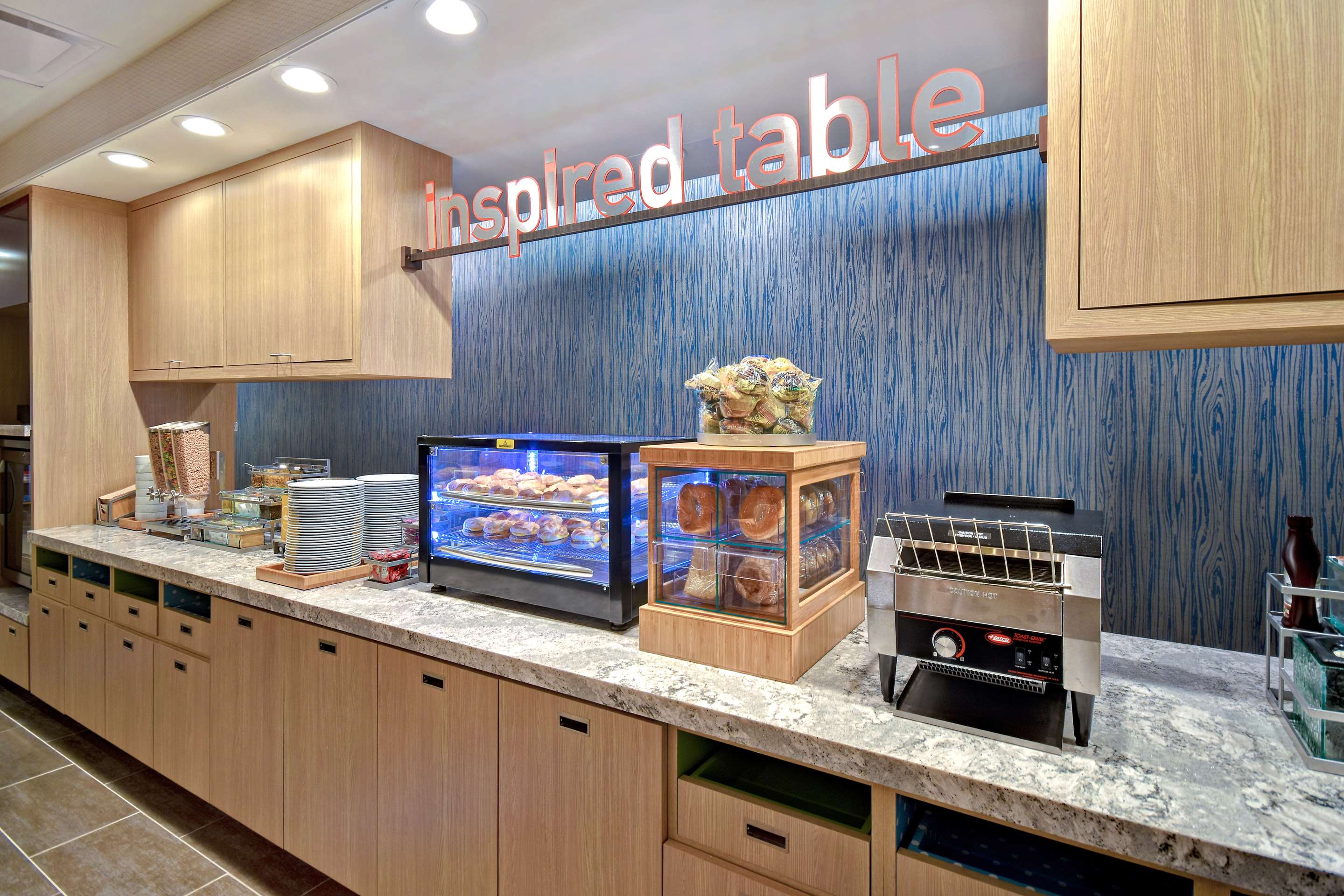 Breakfast Area | Home2 Suites Eau Claire South, Wi