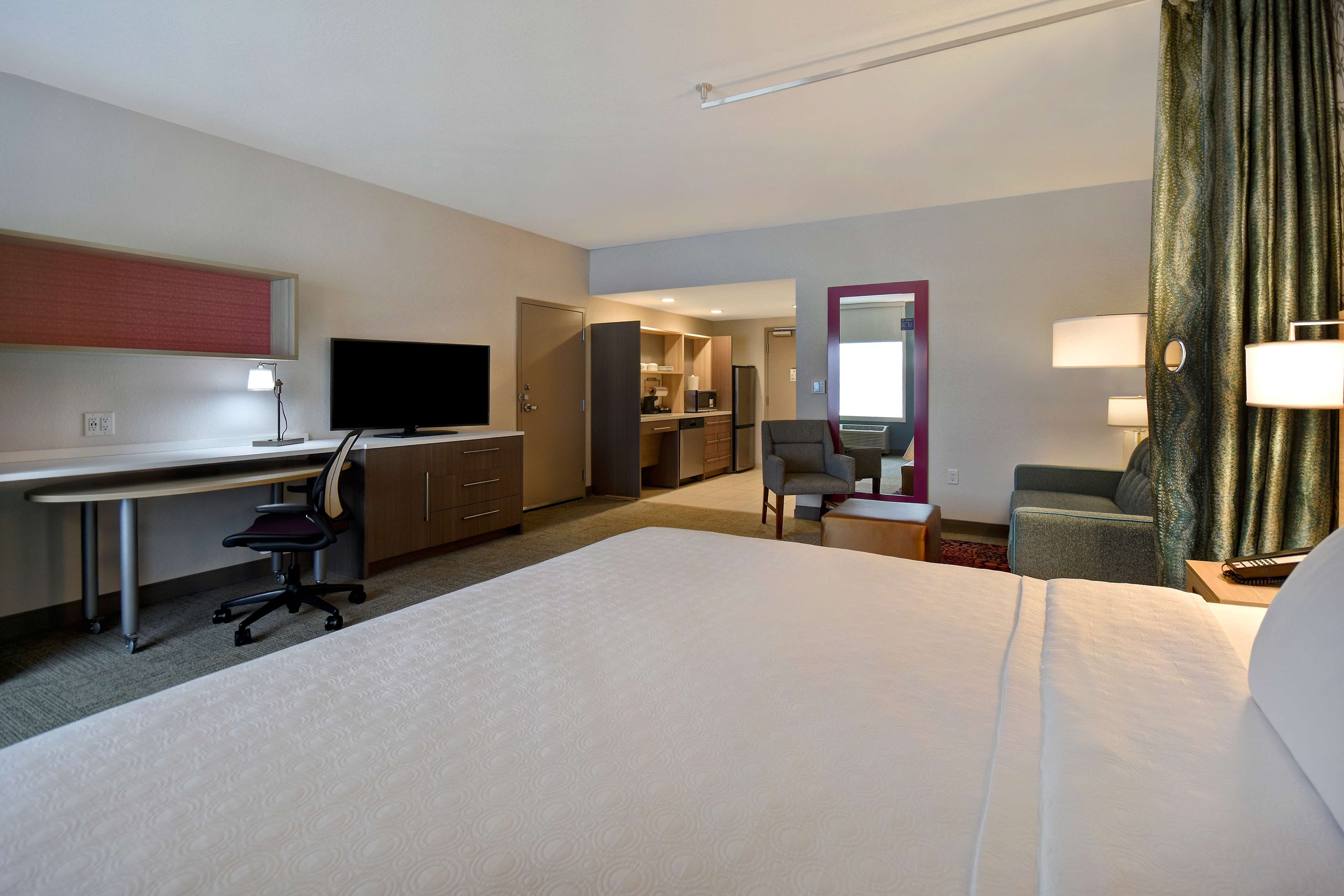 Home2 Suites by Hilton Eau Claire South Room Type - 1KG HEARING ACC STUDIO NS