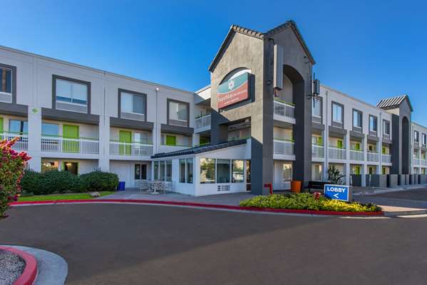 Exterior view - SureStay Plus Hotel by Best Western Scottsdale