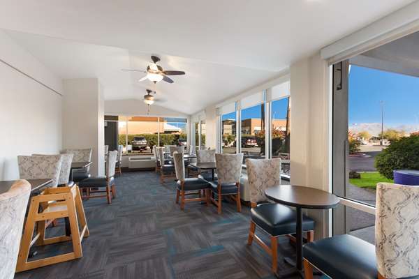 Restaurant - SureStay Plus Hotel by Best Western Scottsdale