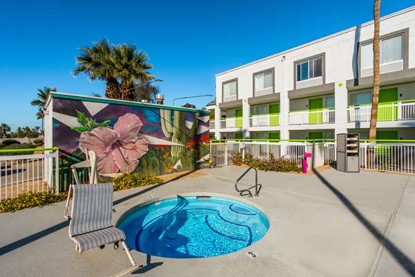 Pool - SureStay Plus Hotel by Best Western Scottsdale