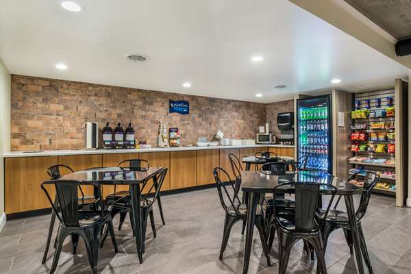 Amenities - Clarion Pointe Hotel Richmond - I-75, Exit 90