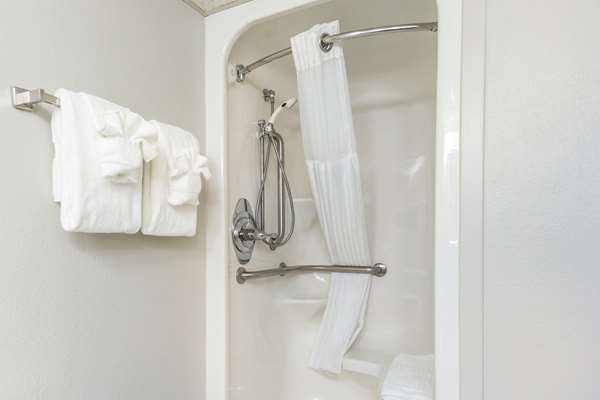  - Clarion Pointe Hotel Richmond - I-75, Exit 90