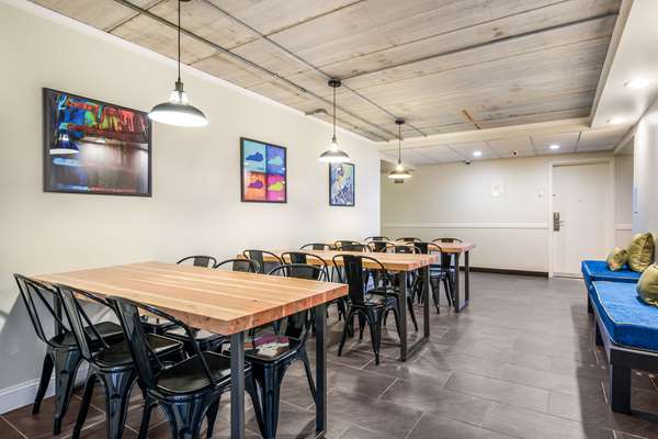 Amenities - Clarion Pointe Hotel Richmond - I-75, Exit 90