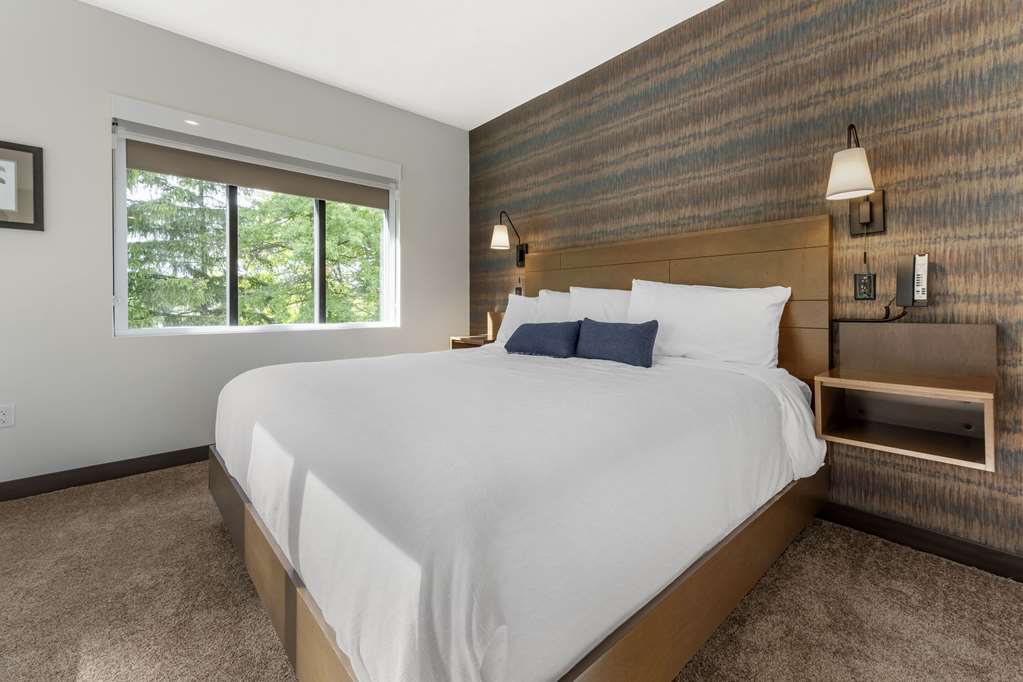 THE CRANBERRY AN ASCEND COLLECTION-guestroom-Guest Room,On-Site.jpg