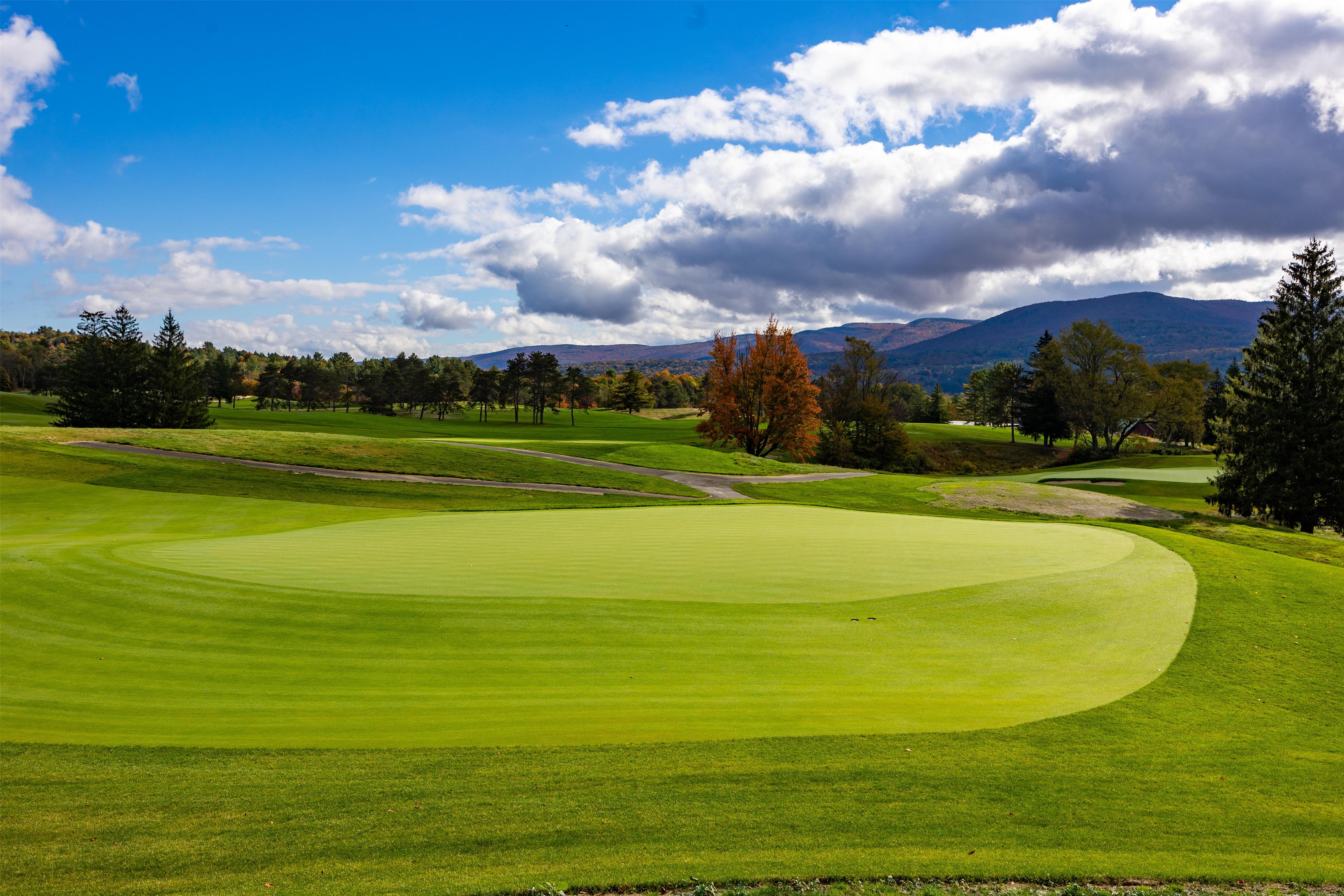 Golf | The Lodge at Spruce Peak, a Destination by Hyatt Residence