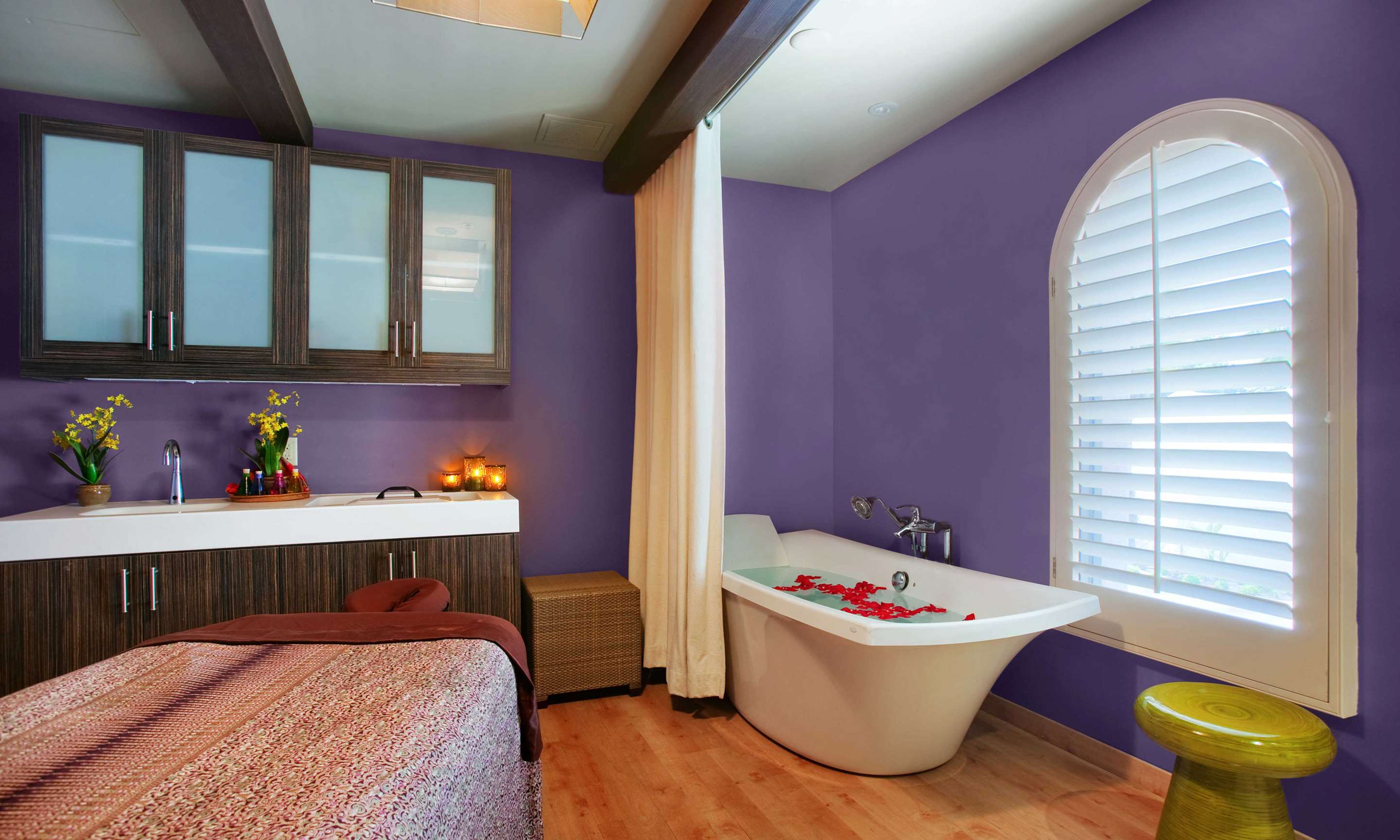Rose Pedals in Bathtub | San Diego Mission Bay Resort