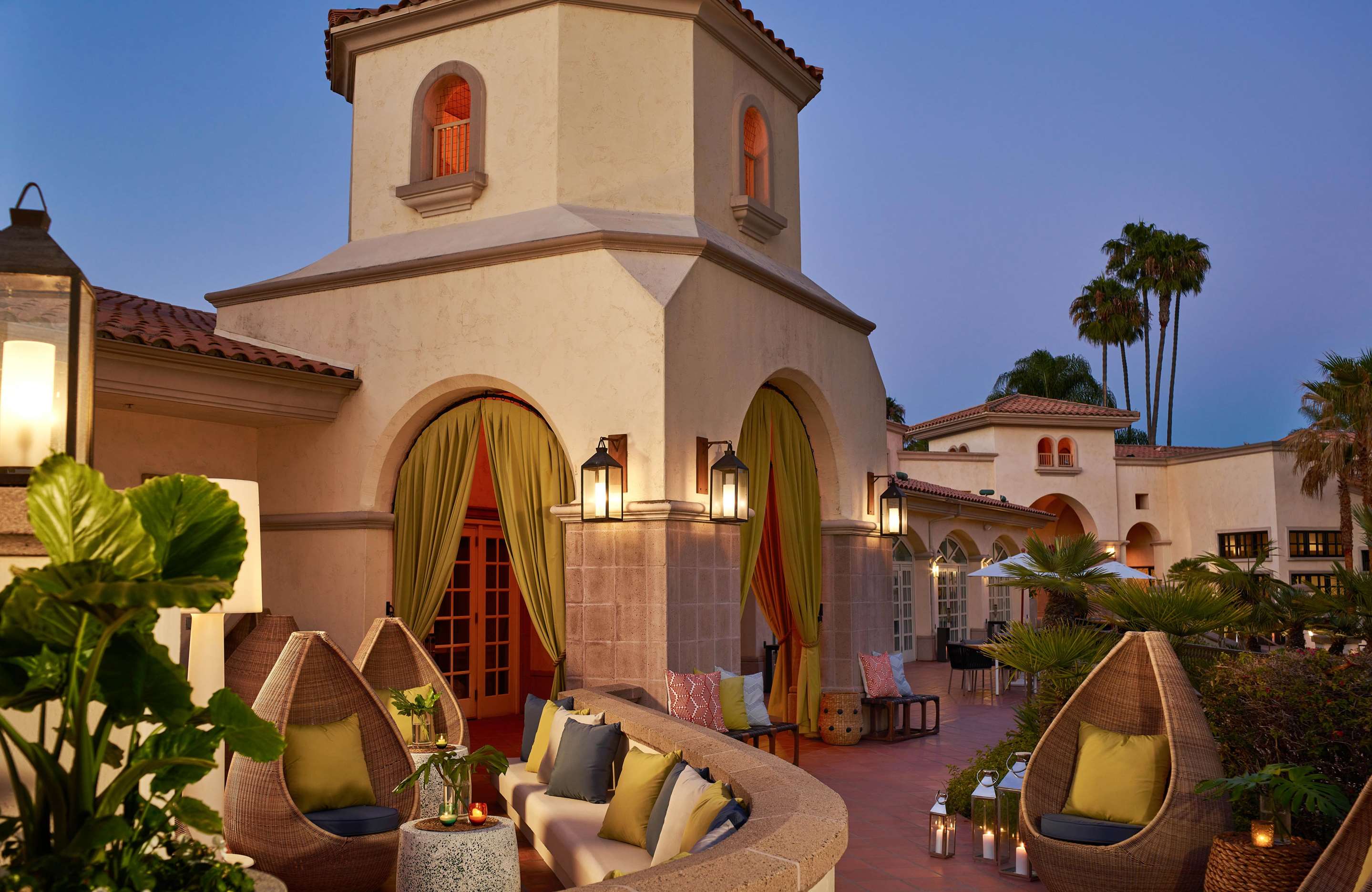 Covewood Restaurant Patio | San Diego Mission Bay Resort