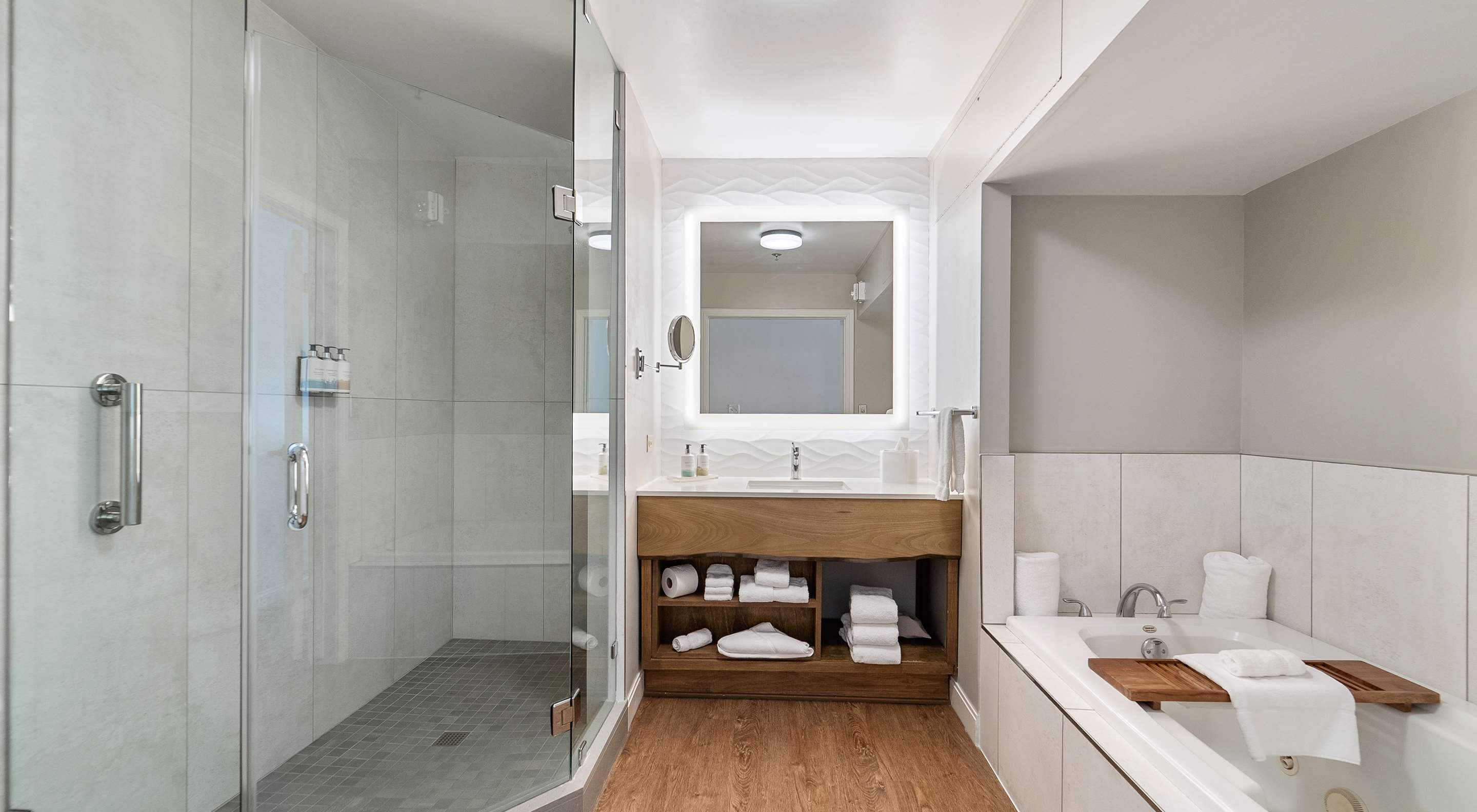 Suite Bathroom
