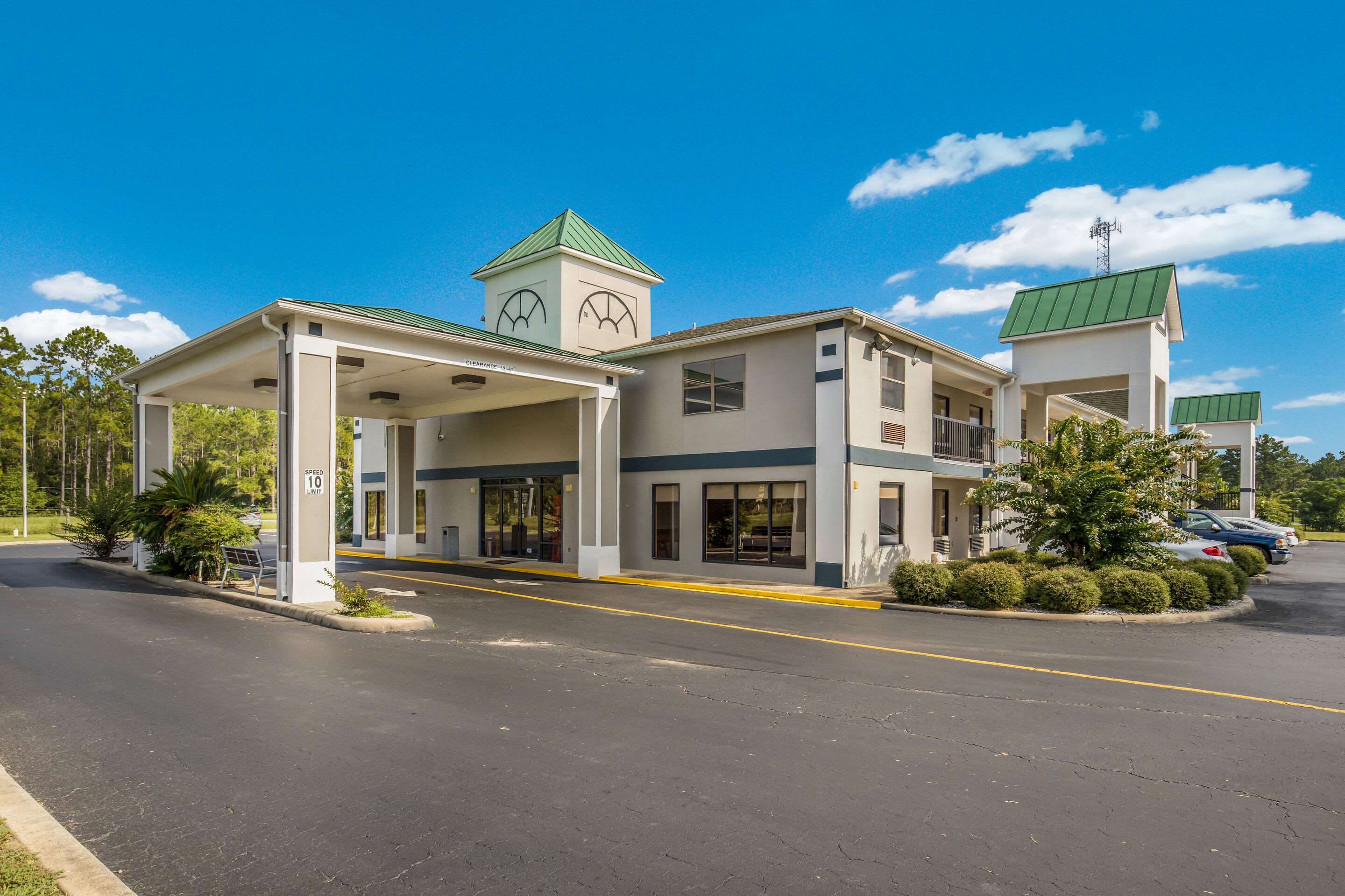 Hotel exterior | Quality Inn Quincy - Tallahassee West