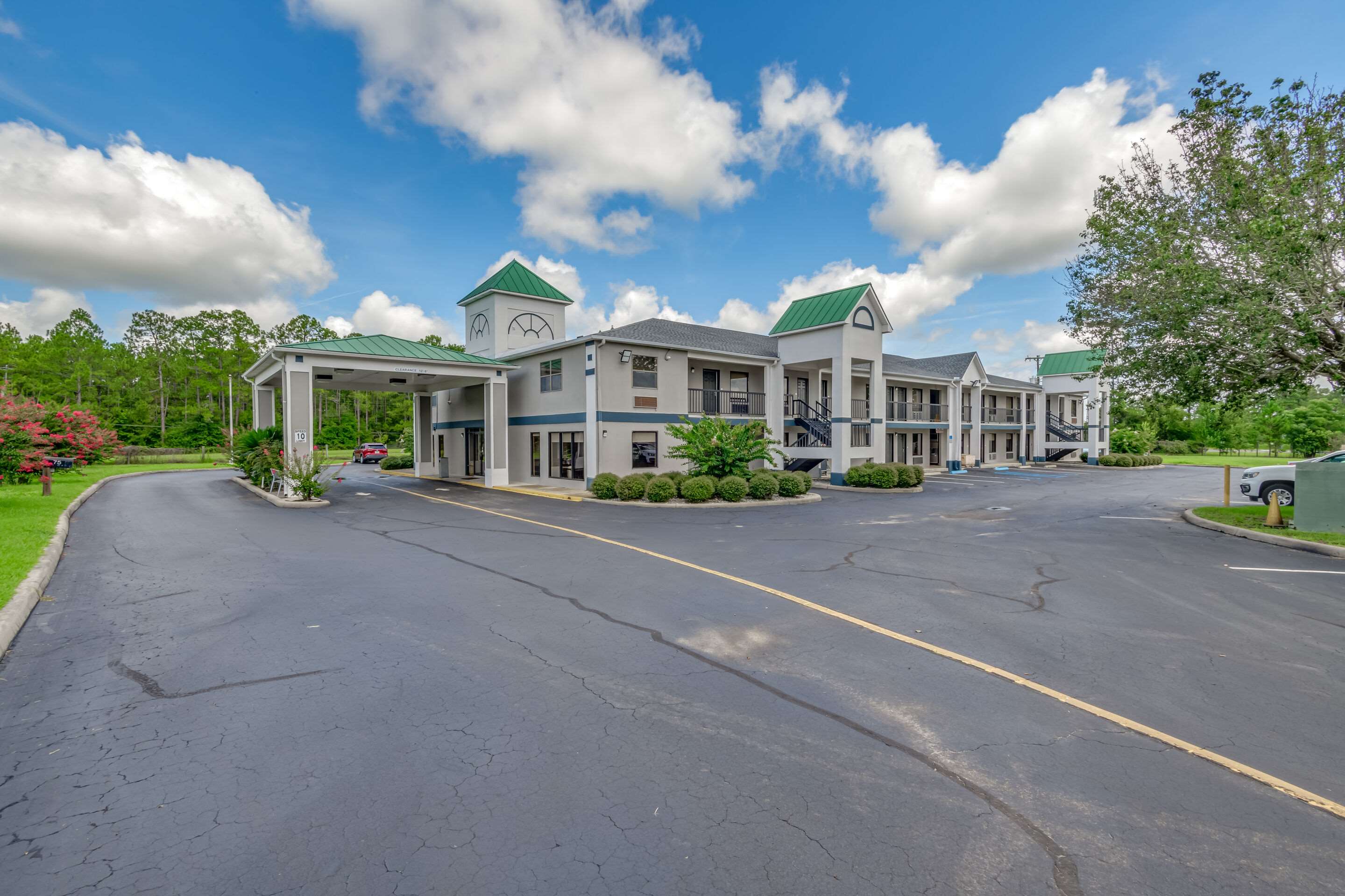 Hotel exterior | Quality Inn Quincy - Tallahassee West