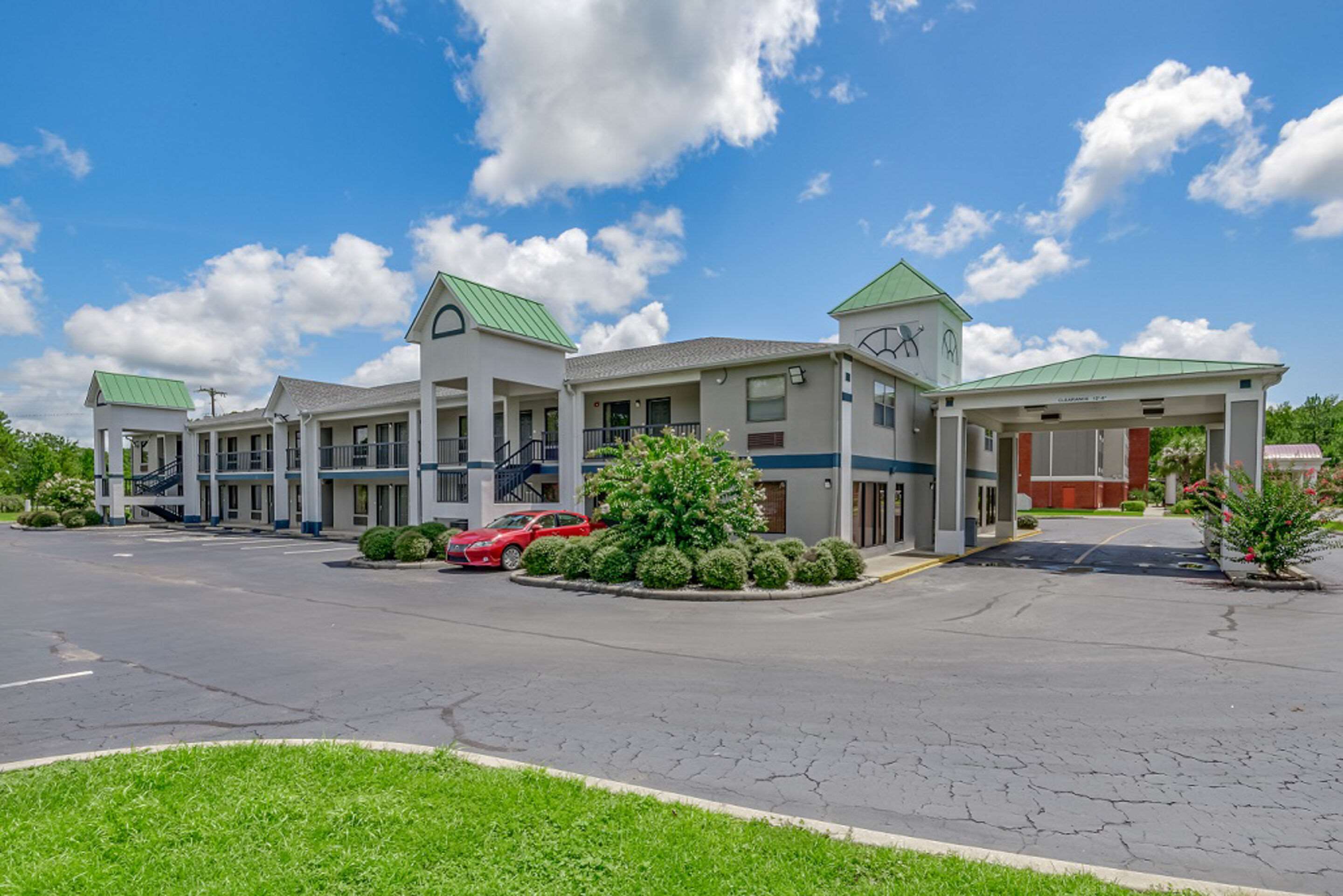 Hotel exterior | Quality Inn Quincy - Tallahassee West