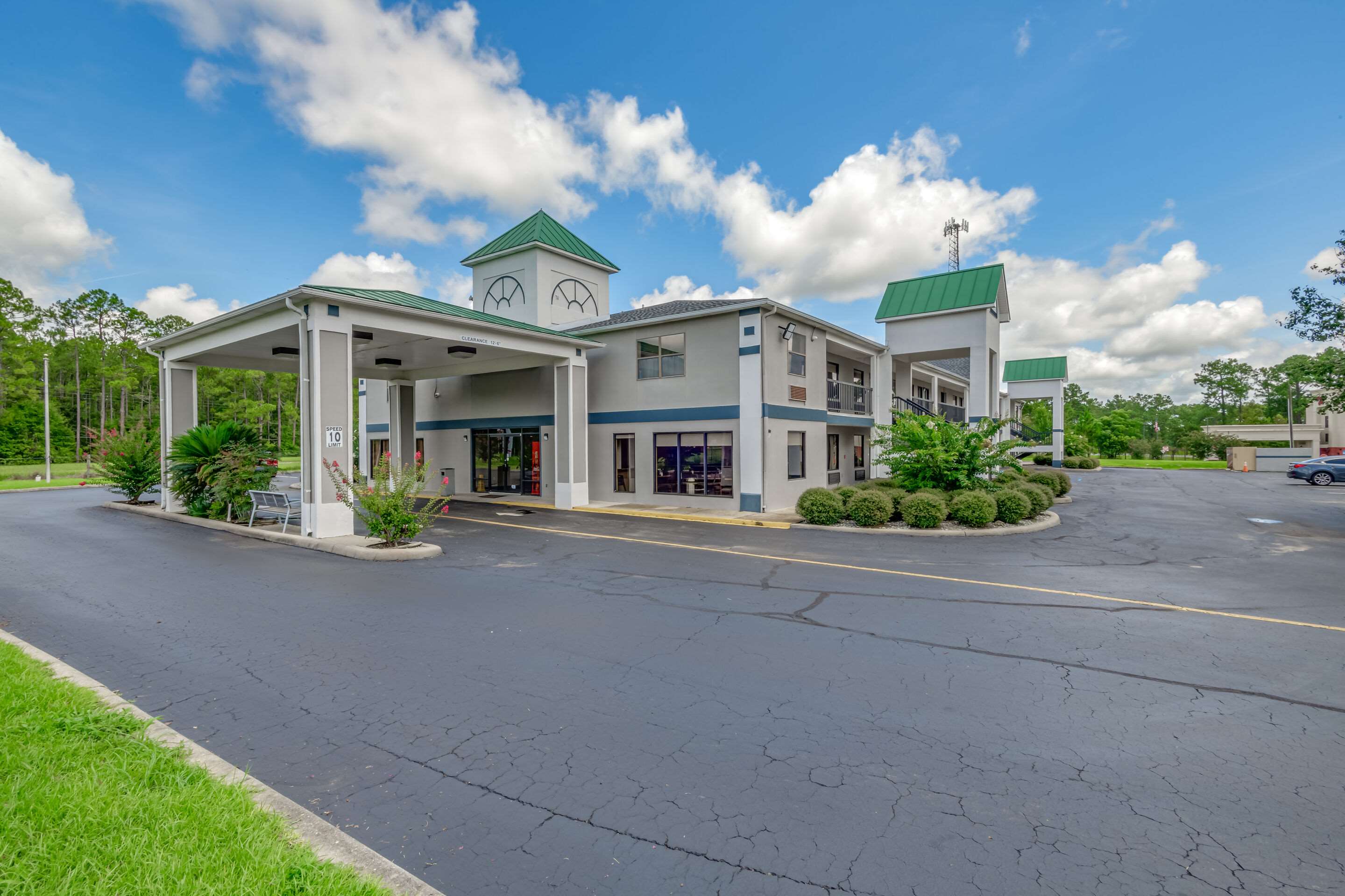Hotel exterior | Quality Inn Quincy - Tallahassee West