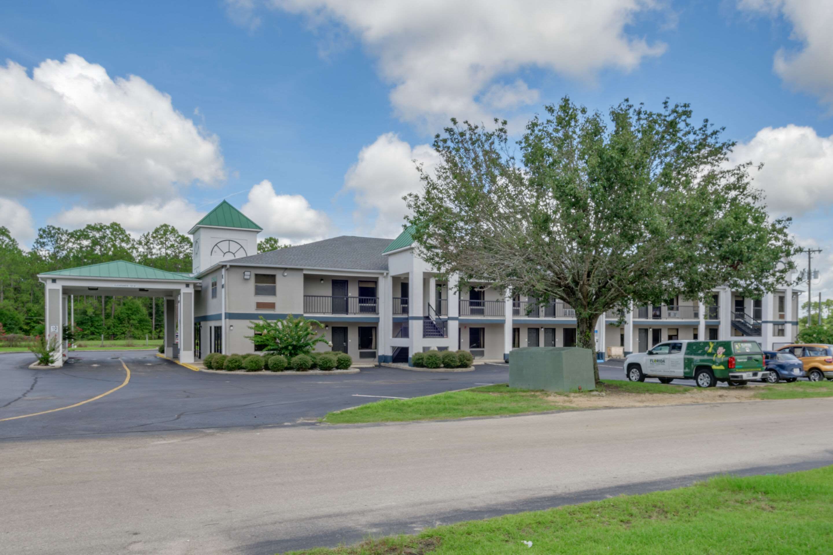 Hotel exterior | Quality Inn Quincy - Tallahassee West
