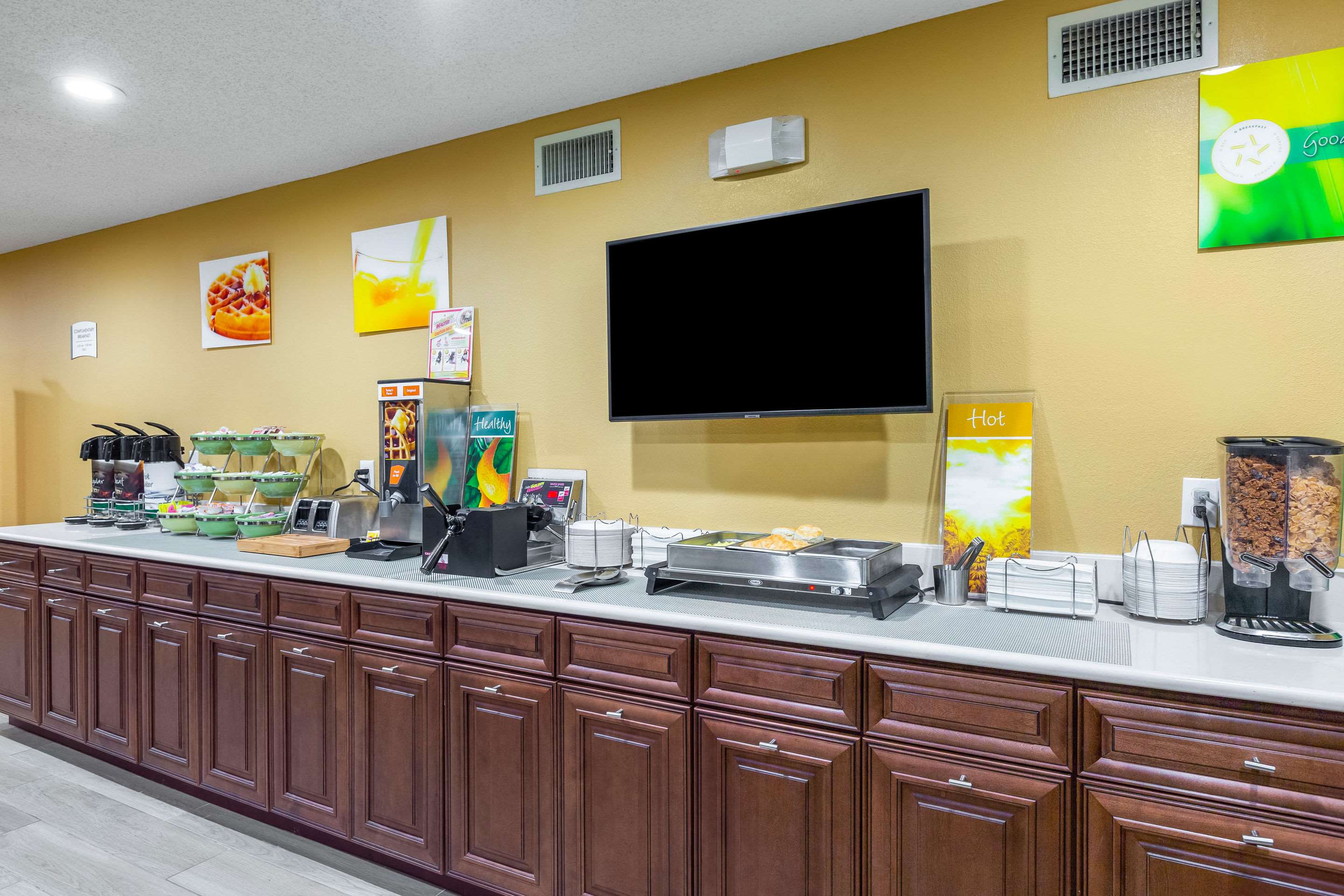 Breakfast counter | Quality Inn Quincy - Tallahassee West