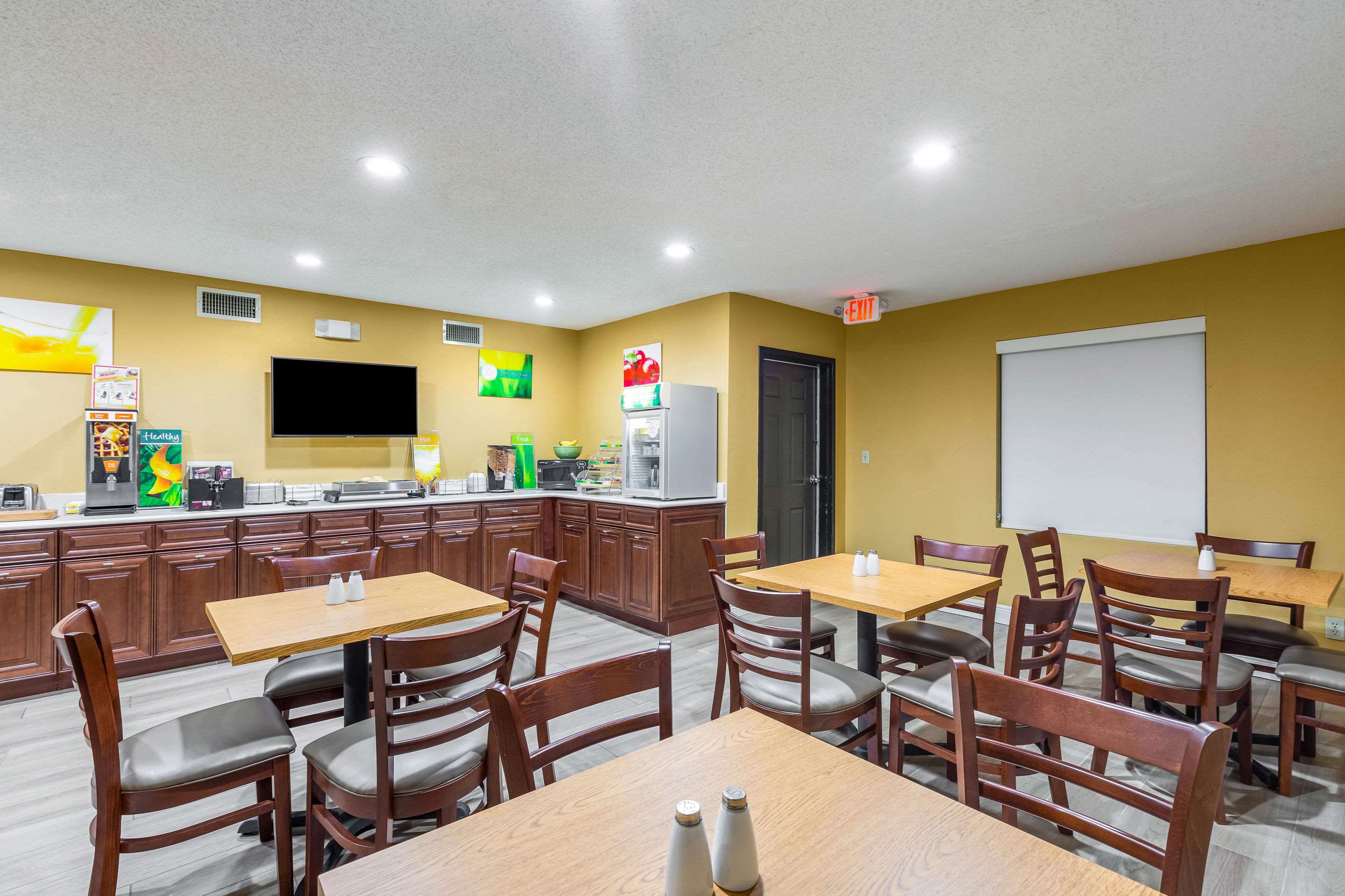 Breakfast area | Quality Inn Quincy - Tallahassee West