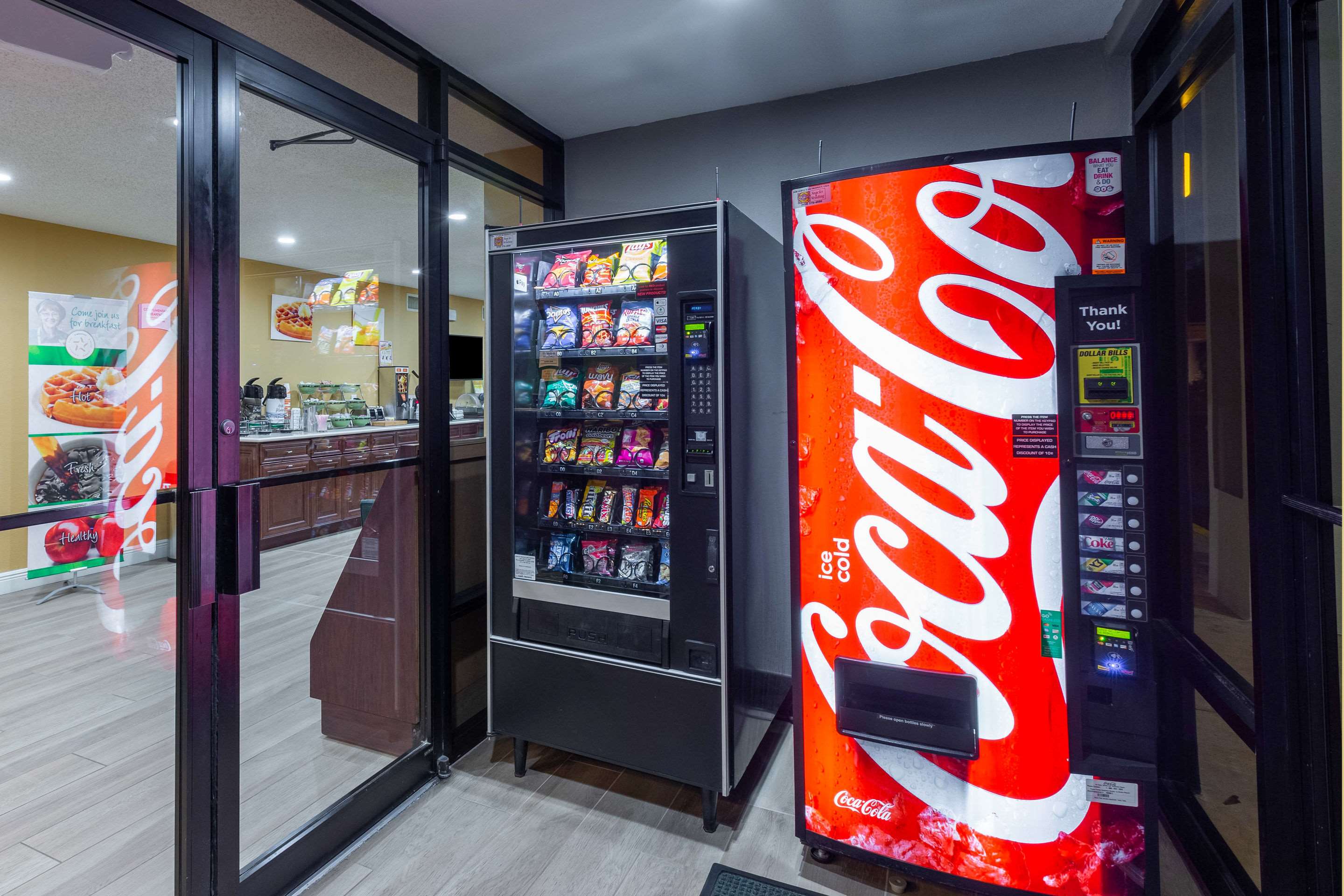 Hotel vending area | Quality Inn Quincy - Tallahassee West