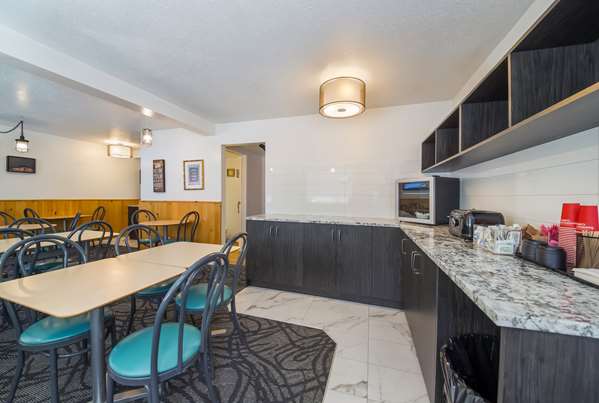 Restaurant - SureStay Hotel by Best Western Rossland