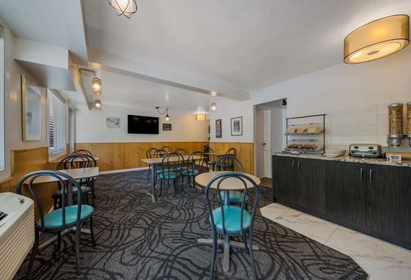 Dining,Dining Area,Restaurant,On-Site