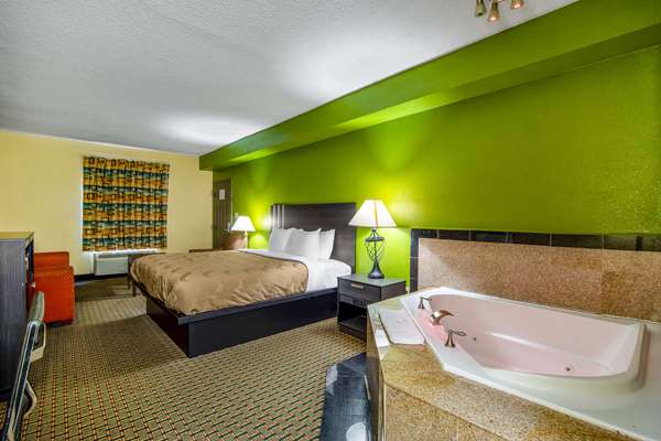 Suite - Quality Inn & Suites West Columbia - I-26, Exit 115